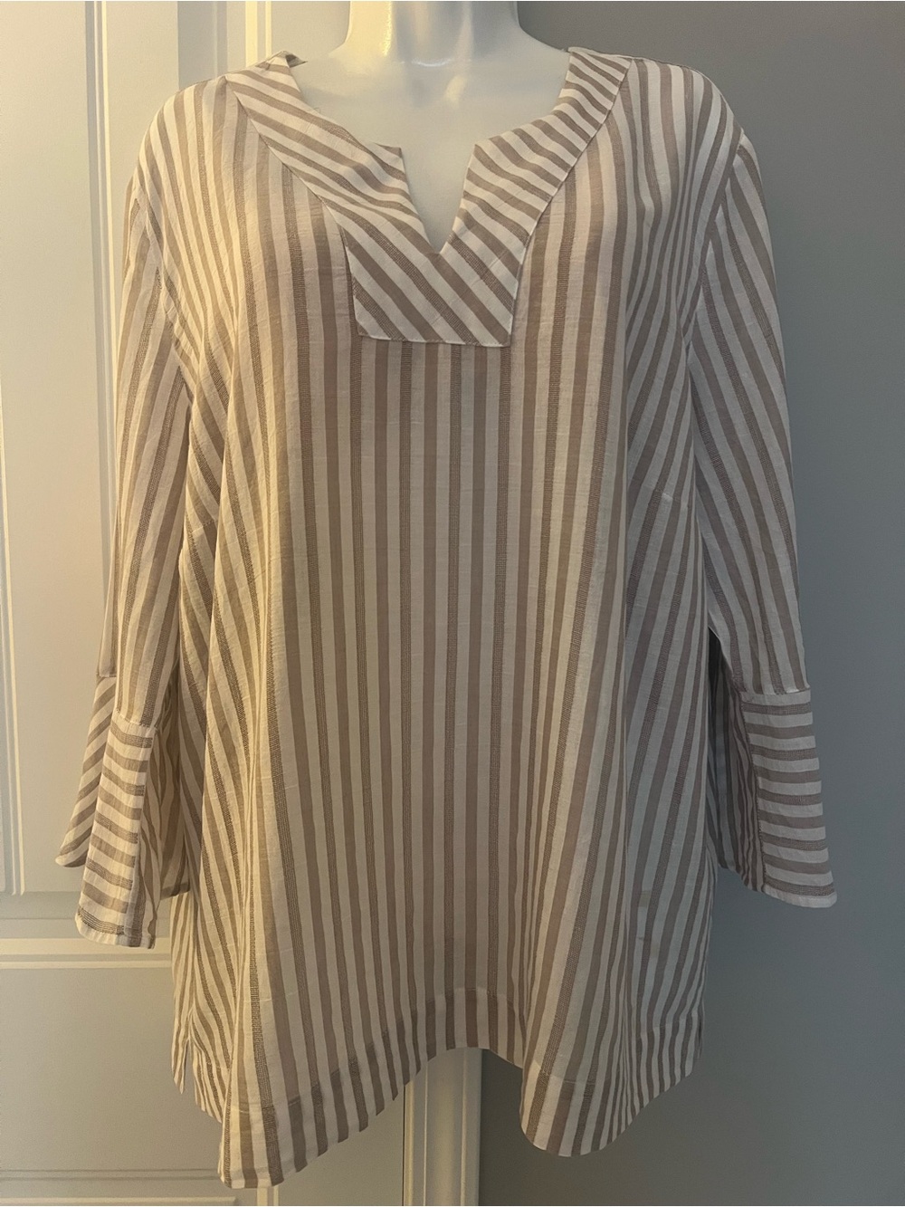 CHICOS STRIPE SUMMER TOP WITH TULIP SLEEVES SZ 3 (XL/16-18)
